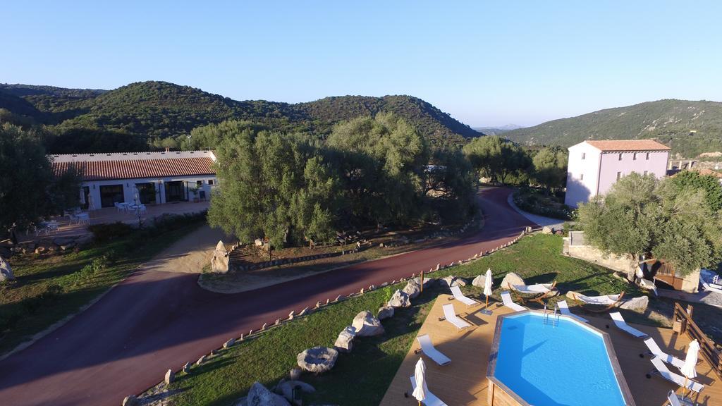 Liscia Country Relais Guest House Sant'Antonio di Gallura Exterior photo