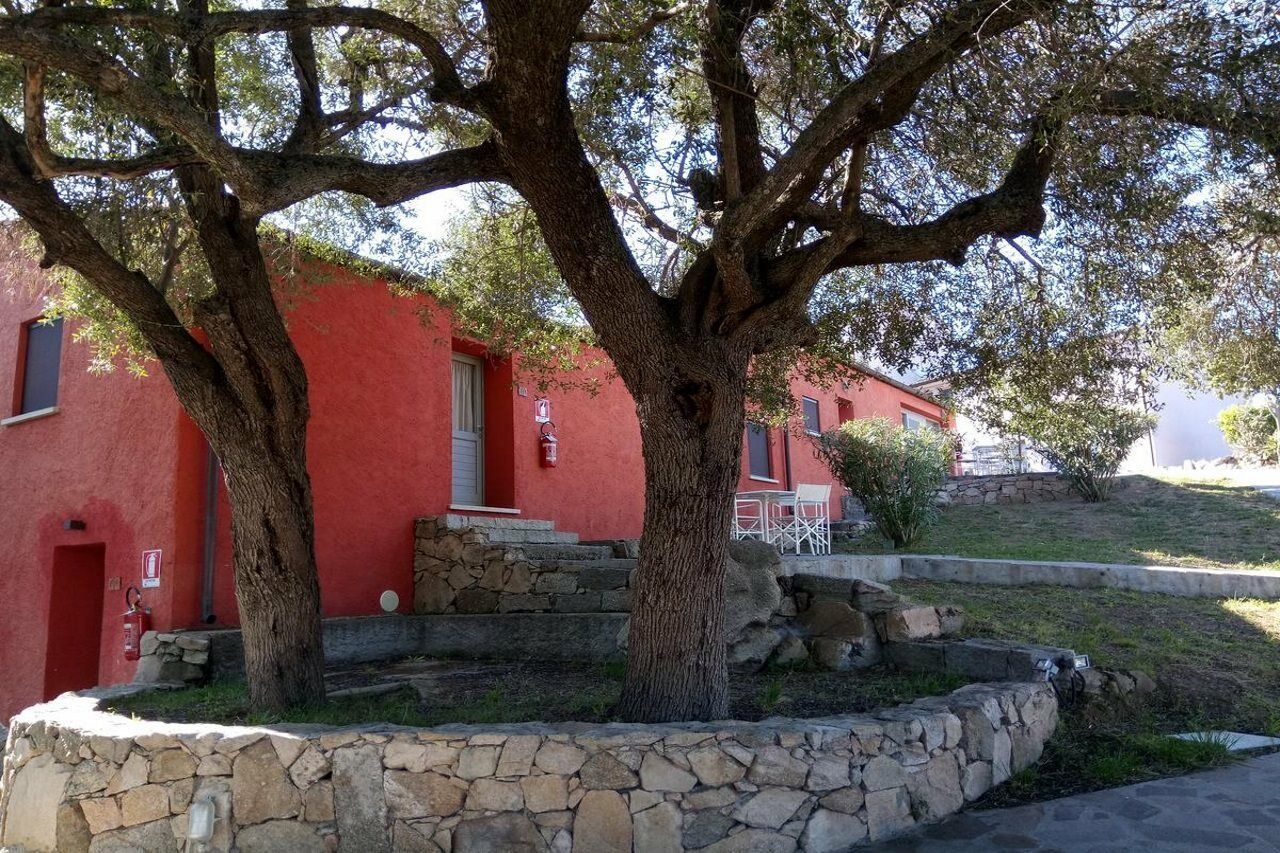 Liscia Country Relais Guest House Sant'Antonio di Gallura Exterior photo